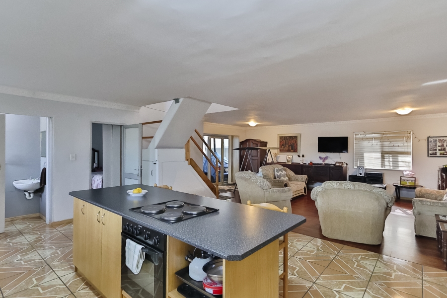 5 Bedroom Property for Sale in Gustrouw Western Cape